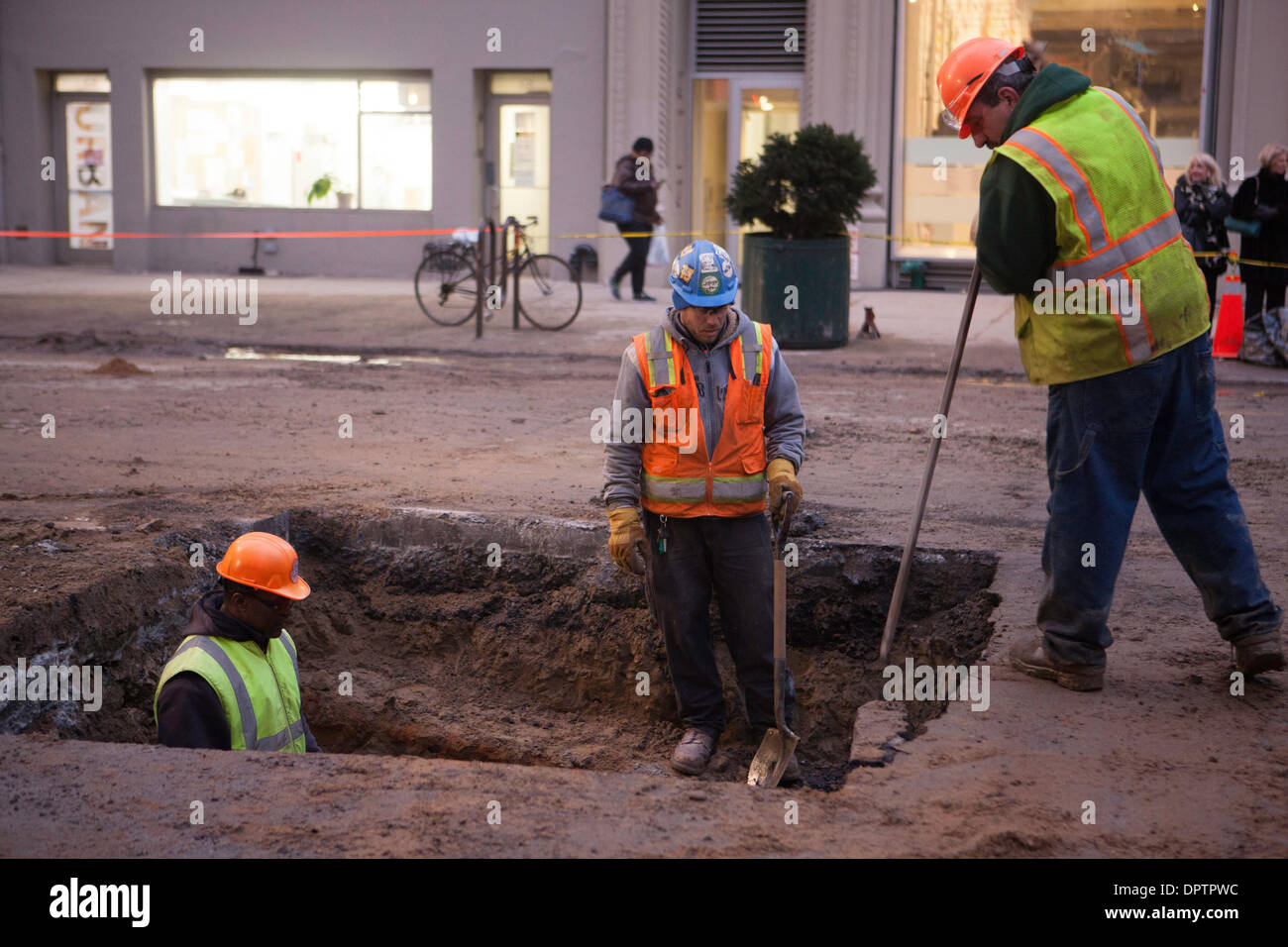 New York, USA. 15th January 2014. Crews from the NY DEP continue to excavate to locate a water main break that flooded 5th Ave in Greenwich Village and left several nearby buildings without water.  The work has to be mainly done by hand to navigate the complicated piping system in place. Credit:  Mansura Khanam/Alamy Live News Stock Photo