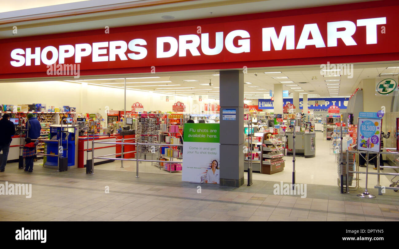 Shoppers Drug Mart In Toronto Canada DPTYN5 