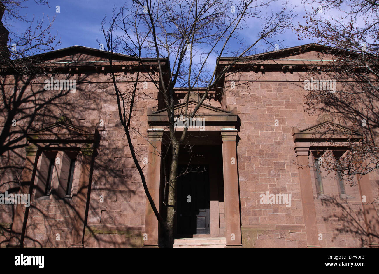 Skull and bones yale hi-res stock photography and images - Alamy