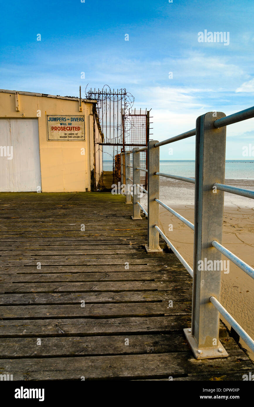 Warning sign against jumpers or divers will be prosecuted, Bognor Regis, West Sussex, UK Stock Photo