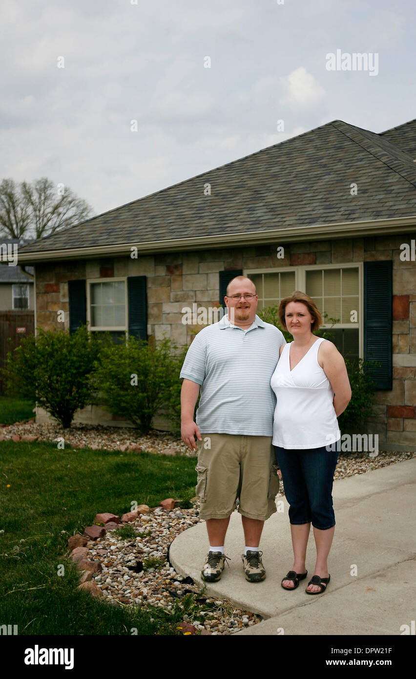 Apr 25, 2009 Columbia, Missouri, USA TRAVIS PETERSON and wife