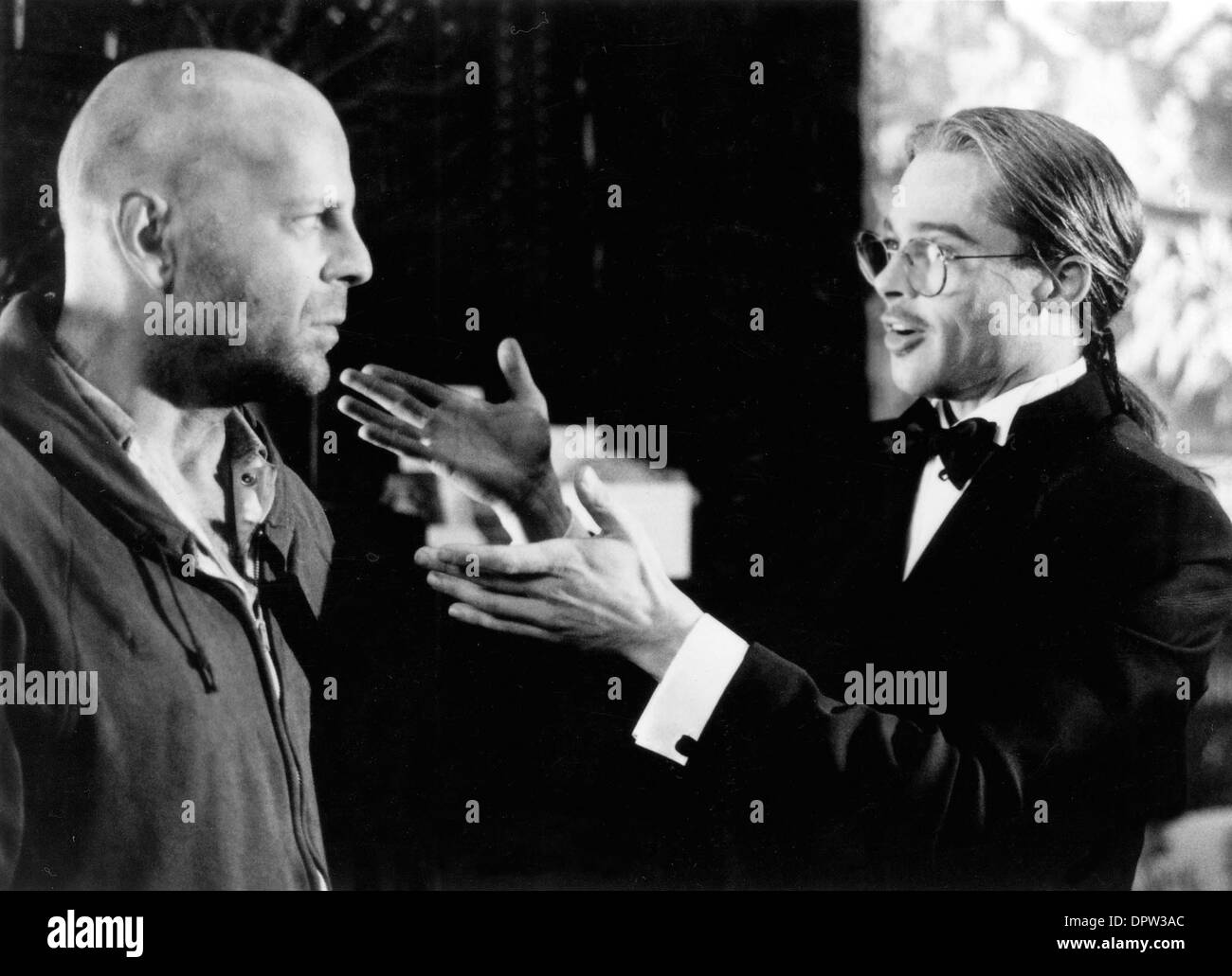 Bruce Willis \u0026 Brad Pitt Film Twelve Monkeys; 12 Monkeys (1995) Characters:  James Cole \u0026 Jeffrey Goines Director: Terry Gilliam 27 December 1995  **WARNING** This Photograph is for editorial use only and, image size:1300x1031