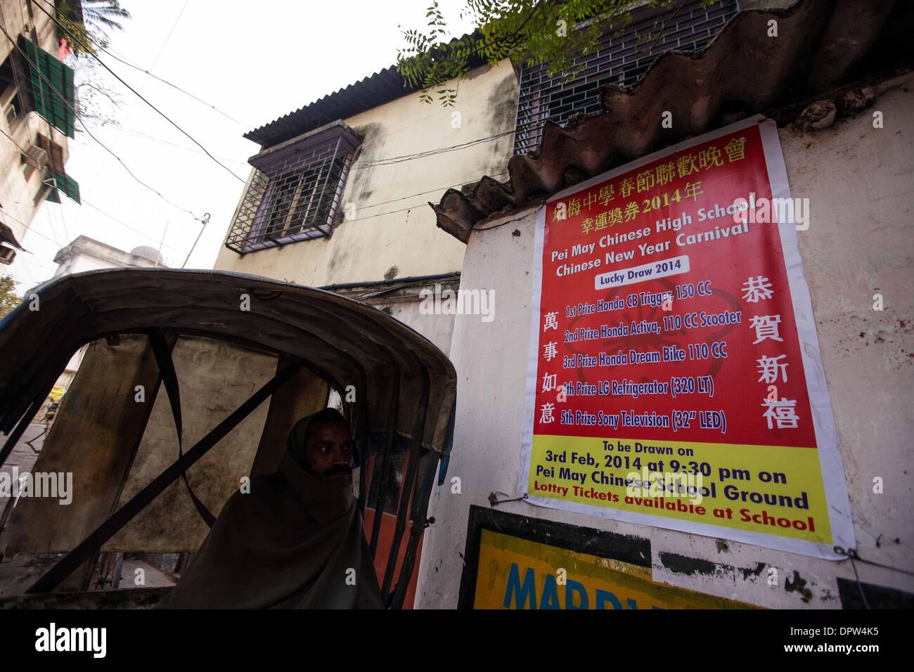 Kolkata, West Bengal State of India. 16th Jan, 2014. A rickshawpuller waits for passengers near