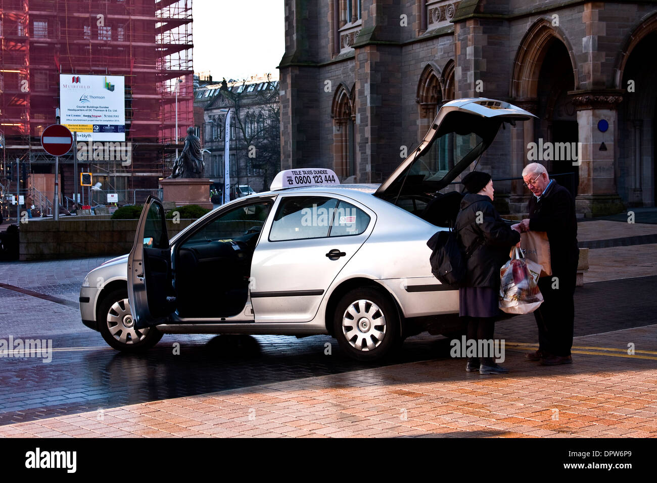 Tele taxis dundee hi-res stock photography and images - Alamy