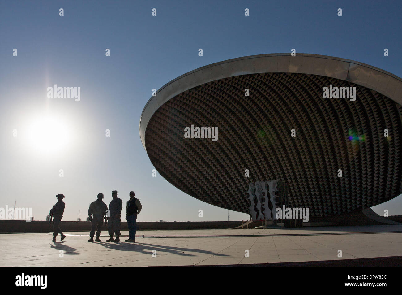 Dec 17, 2008 - Baghdad, Iraq - U.S. soldiers and their translator stand silhouetted at the Tomb of the Unknown Soldier in Baghdad. (Credit Image: © John Goodman/ZUMA Press) Stock Photo