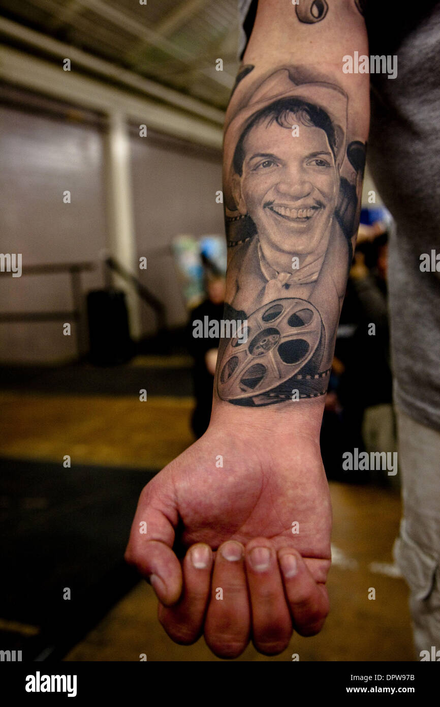 Mar 07, 2009 San Francisco, California, USA Contestants show their