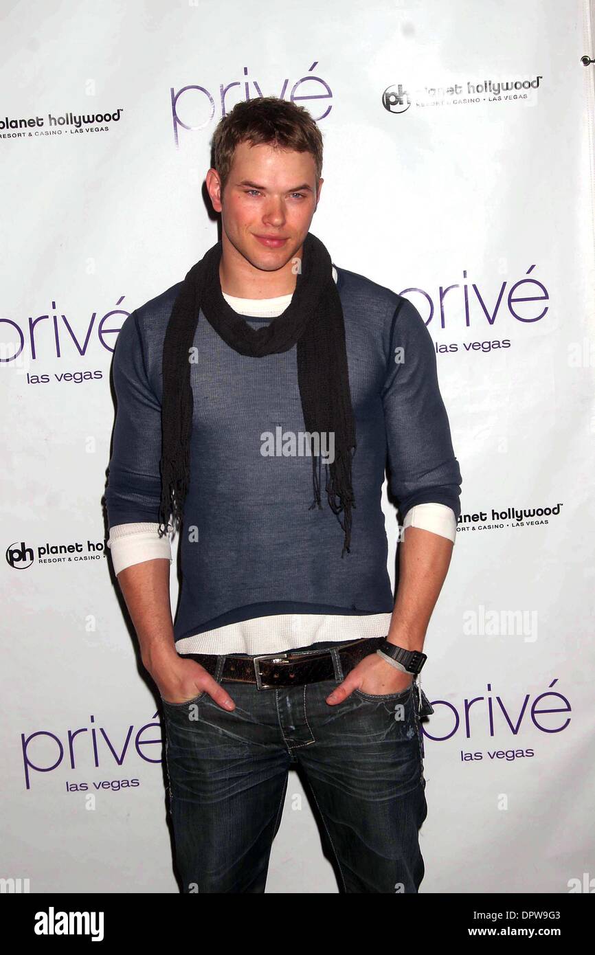 KELLAN LUTZ (Twilight) celebrates his 23rd birthday at Prive