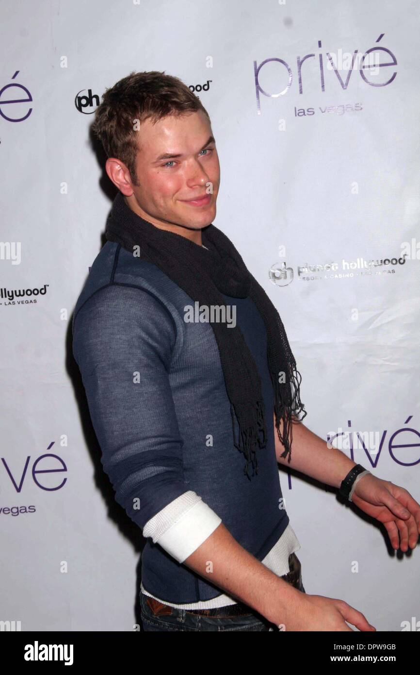 KELLAN LUTZ (Twilight) celebrates his 23rd birthday at Prive
