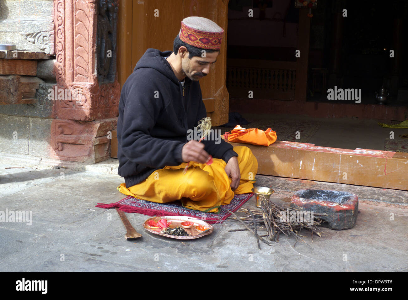 Brahmin priest preparing sacred fire, Krishna/Murlidha temple, Naggar, Kullu Valley, Himachal Pradesh, North India. Stock Photo