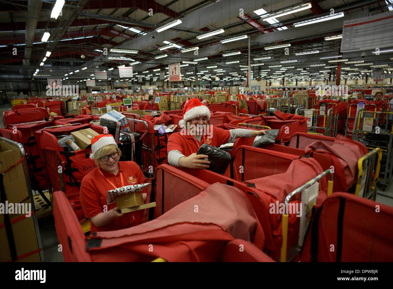 Postal workers at the Glasgow Mail Centre handling some of the 2.8m items of Christmas Mail Stock Photo