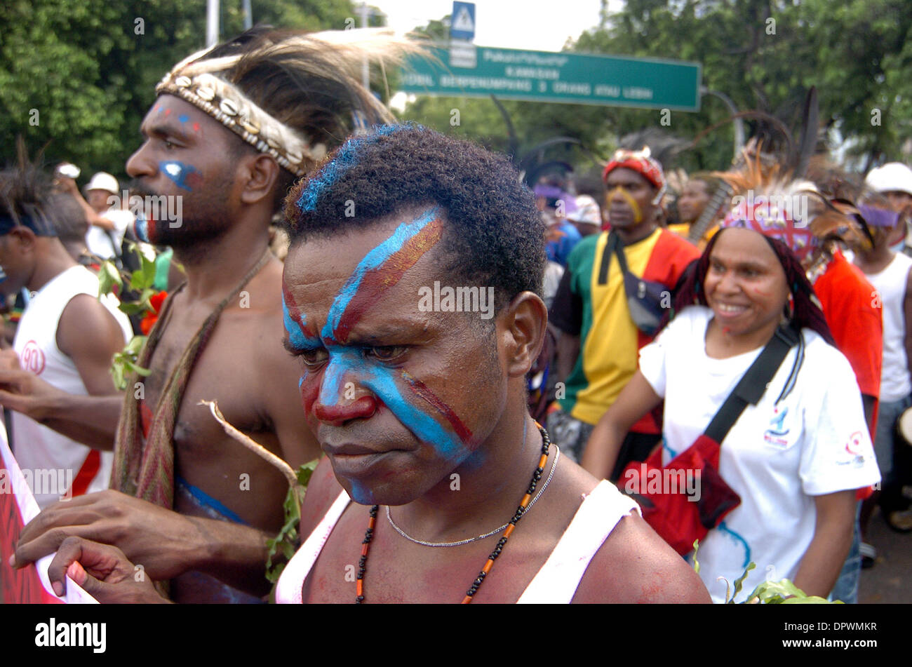What is the Papuans wearing What is the Papuans wearing