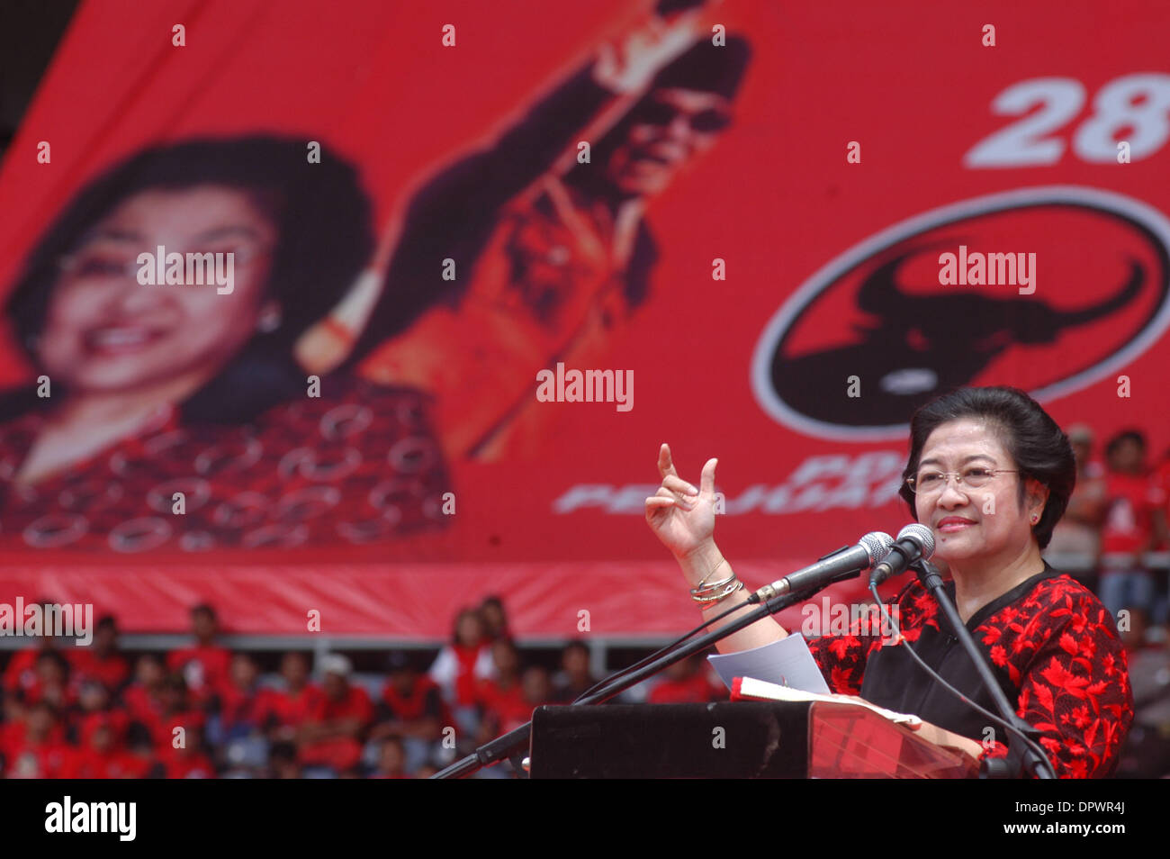 Apr 05, 2009 - Jakarta, Indonesia - Former president and the leader of the Indonesian Democratic Party in Struggle (PDI Perjuangan), MEGAWATI SUKARNO PUTRI gestures during the campaign in Jakarta, Indonesia, April 4, 2009. Legislative elections for the 128 seats of the Regional Representatives Council and the 560 seats of the People's Representative Council will be held in Indonesi Stock Photo