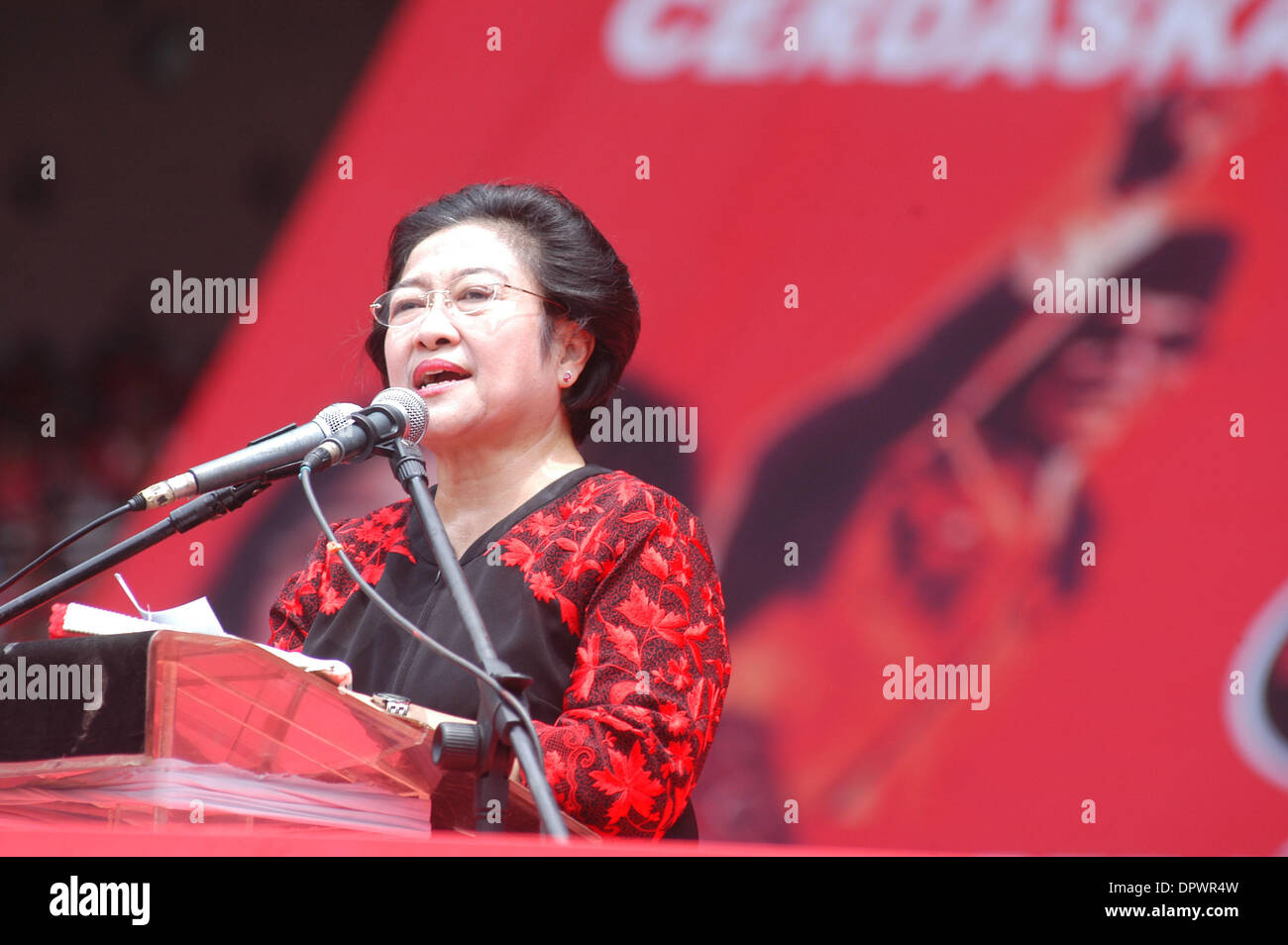 Apr 05, 2009 - Jakarta, Indonesia - Former president and the leader of the Indonesian Democratic Party in Struggle (PDI Perjuangan), MEGAWATI SUKARNO PUTRI gestures during the campaign in Jakarta, Indonesia, April 4, 2009. Legislative elections for the 128 seats of the Regional Representatives Council and the 560 seats of the People's Representative Council will be held in Indonesi Stock Photo