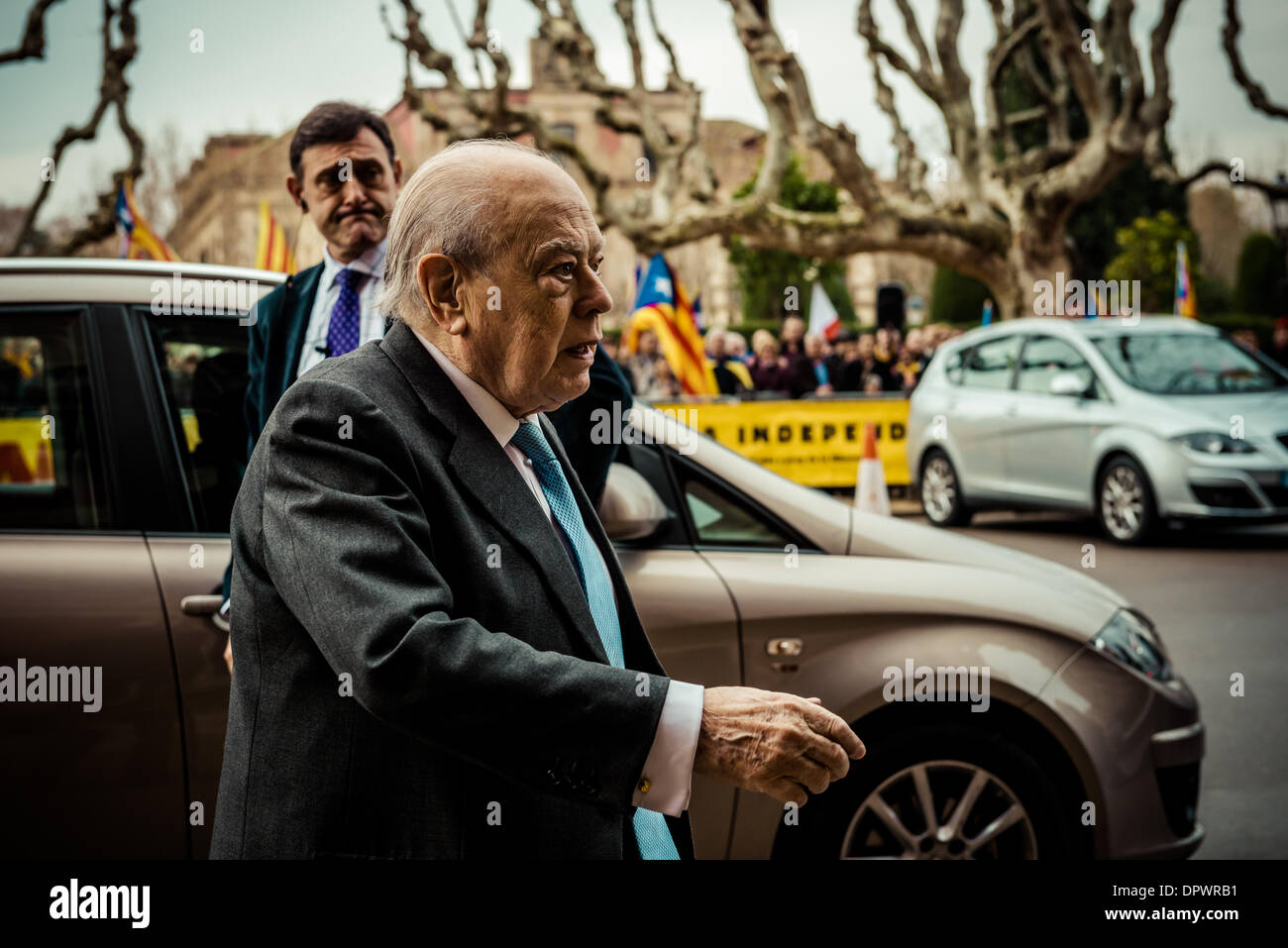Barcelona, Spain. January 16th, 2014: Former Catalan president and living legend of the Catalan conservatives, Jordi Pujol, arrives at the Catalan parliament for an extraordinary plenum to to bring the question about the referendum about independence into the Spanish congress Credit:  matthi/Alamy Live News Stock Photo