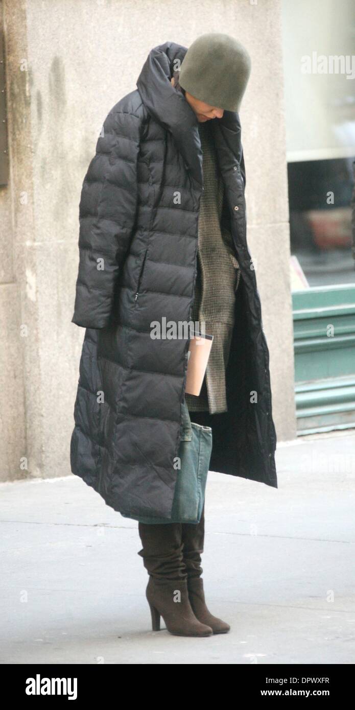 Feb 25, 2009 - New York, New York, USA - Actress KATIE HOLMES films a scene from her new movie 'The Extra Man' on 20th Street in Manhattan.  (Credit Image: Â© Nancy Kaszerman/ZUMA Press) Stock Photo