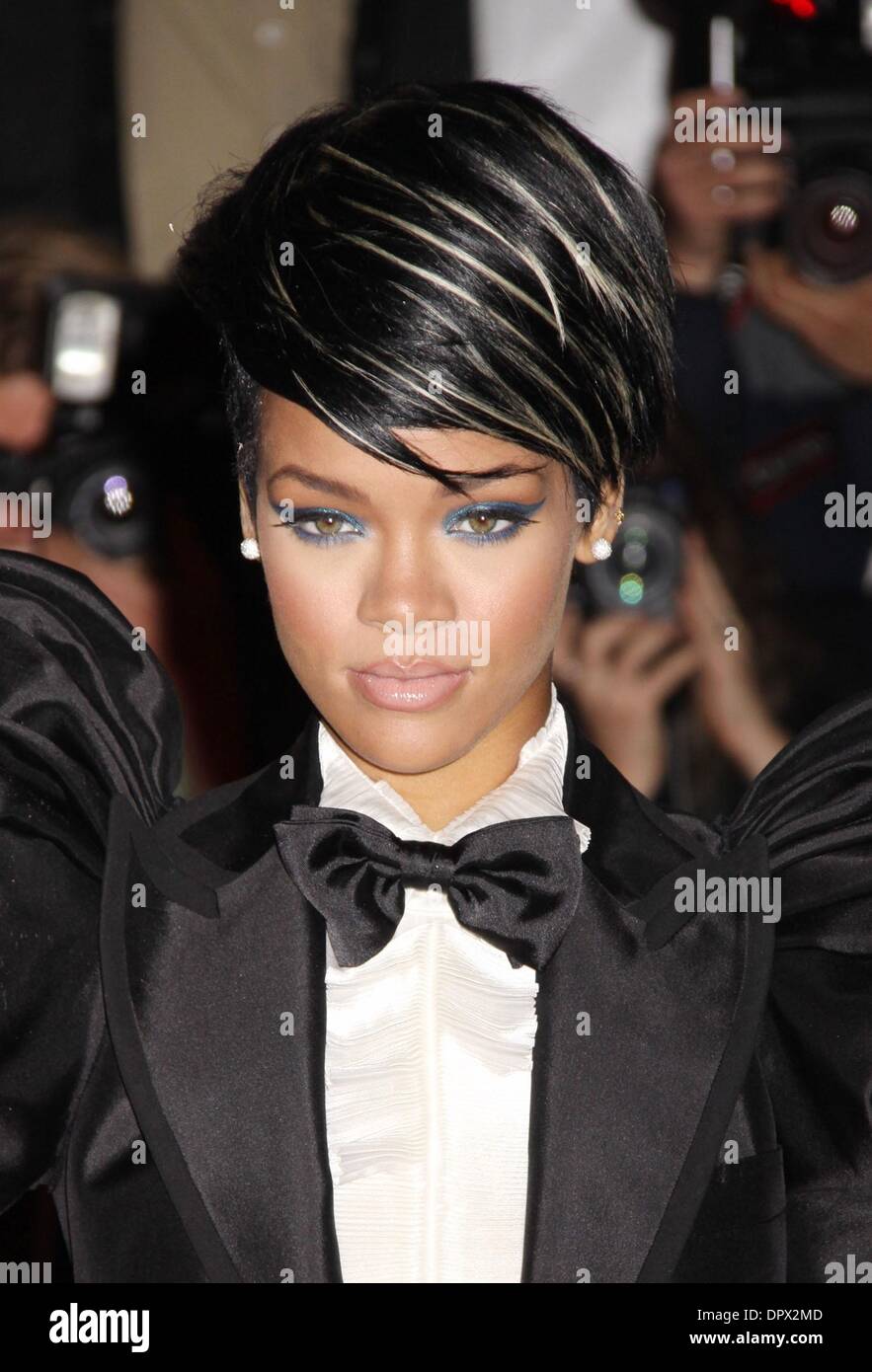May 04, 2009 - New York, New York, USA - Singer RIHANNA attends the ...