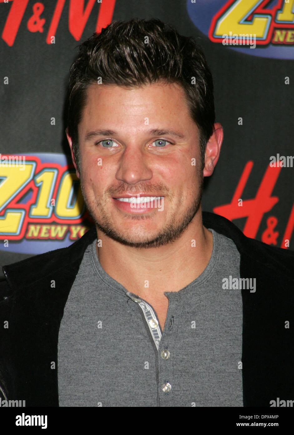 Dec 12, 2008 - New York, NY, USA - Singer NICK LACHEY pose for photos ...