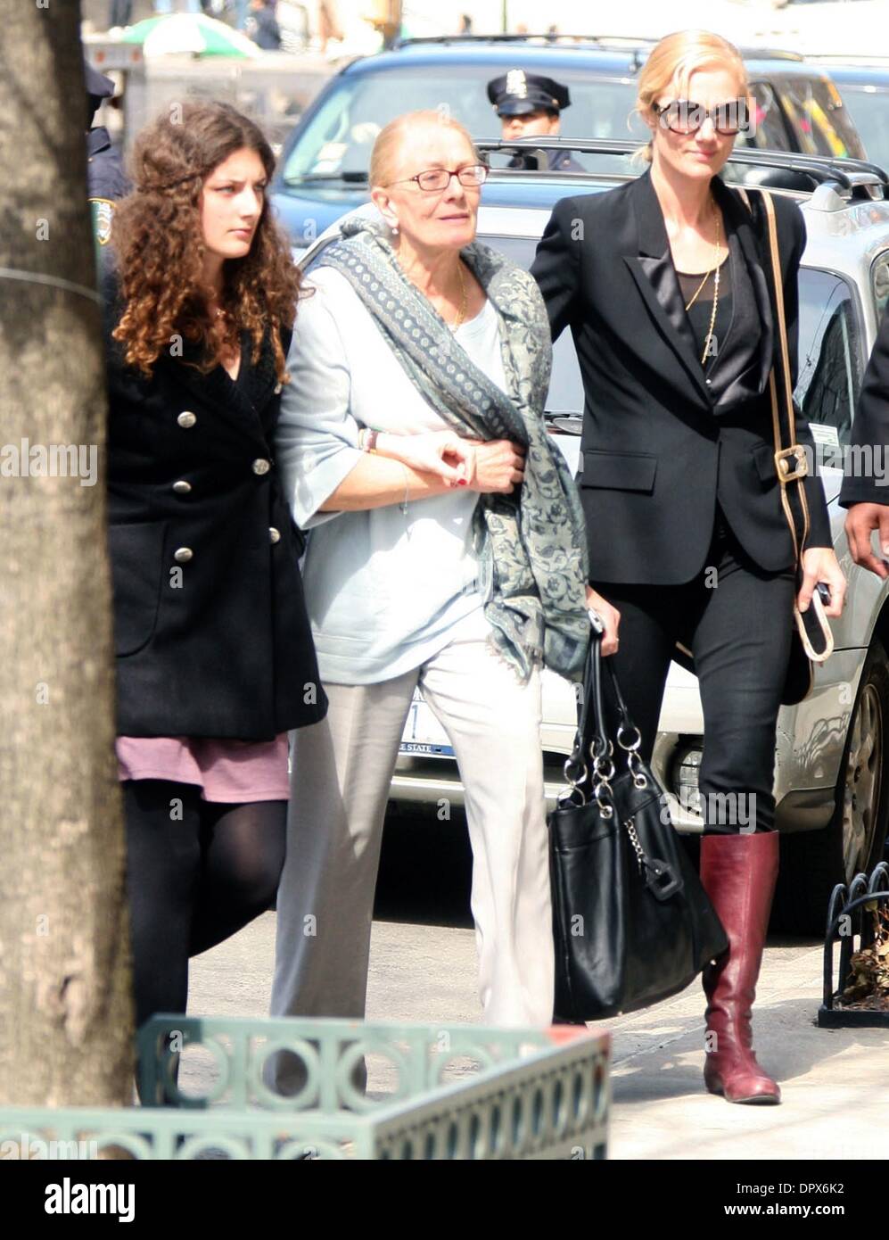 Mar 20, 2009 - New York, New York, USA - Actress, mother VANESSA REDGRAVE (C), and daughter JOELY FISHER (R) arrive to the American Irish Society to attend the wake for their family member, actress, Natasha Richardson.  (Credit Image: Â© Nancy Kaszerman/ZUMA Press) Stock Photo