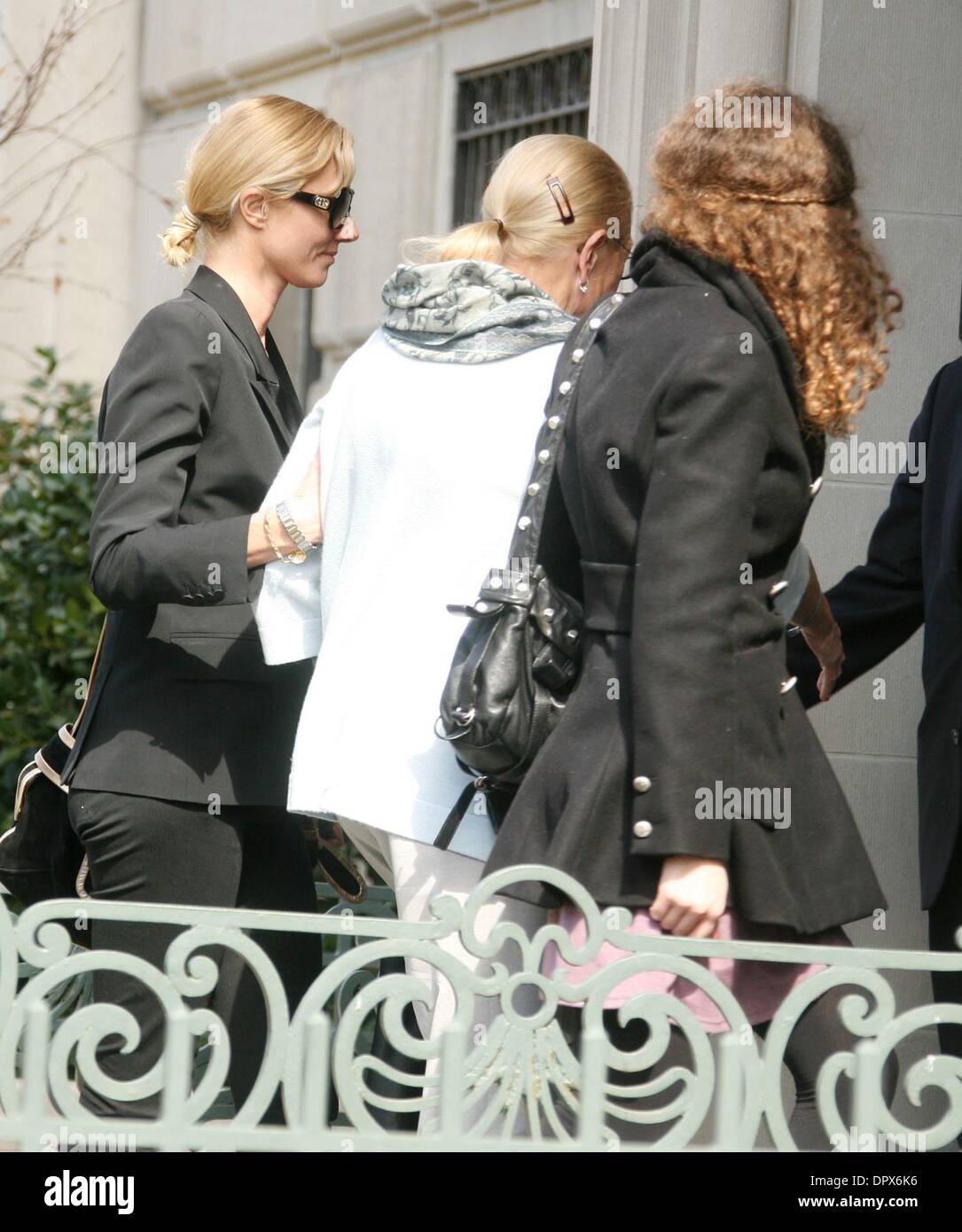 Mar 20, 2009 - New York, New York, USA - Actress, mother VANESSA REDGRAVE (C), and daughter JOELY FISHER (L) arrive to the American Irish Society to attend the wake for their family member, actress, Natasha Richardson.  (Credit Image: Â© Nancy Kaszerman/ZUMA Press) Stock Photo