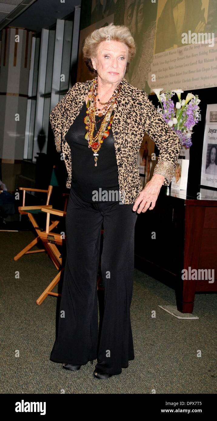 Apr 02, 2009 - New York, New York, USA - Actress CLORIS LEACHMAN promotes her new book 'Cloris: The Autobiography' held at Barnes and Noble Lincoln Square. (Credit Image: Â© Nancy Kaszerman/ZUMA Press) Stock Photo