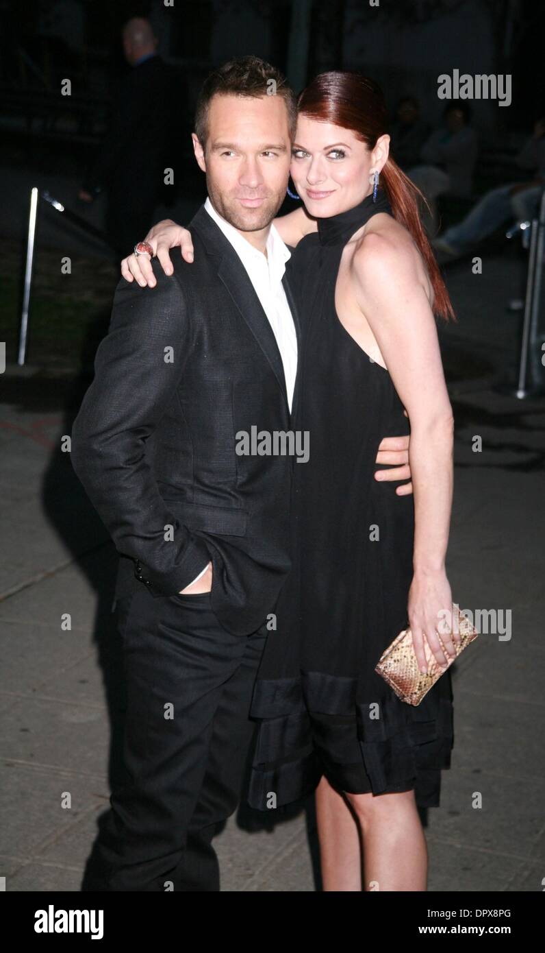 Apr 21, 2009 - New York, New York, USA - Actor CHRIS DIAMANTOPOULOS and actress DEBRA MESSING at the Vanity Fair Party held during the 2009 Tribeca Film Festival at the State Supreme Courthouse. (Credit Image: Â© Nancy Kaszerman/ZUMA Press) Stock Photo