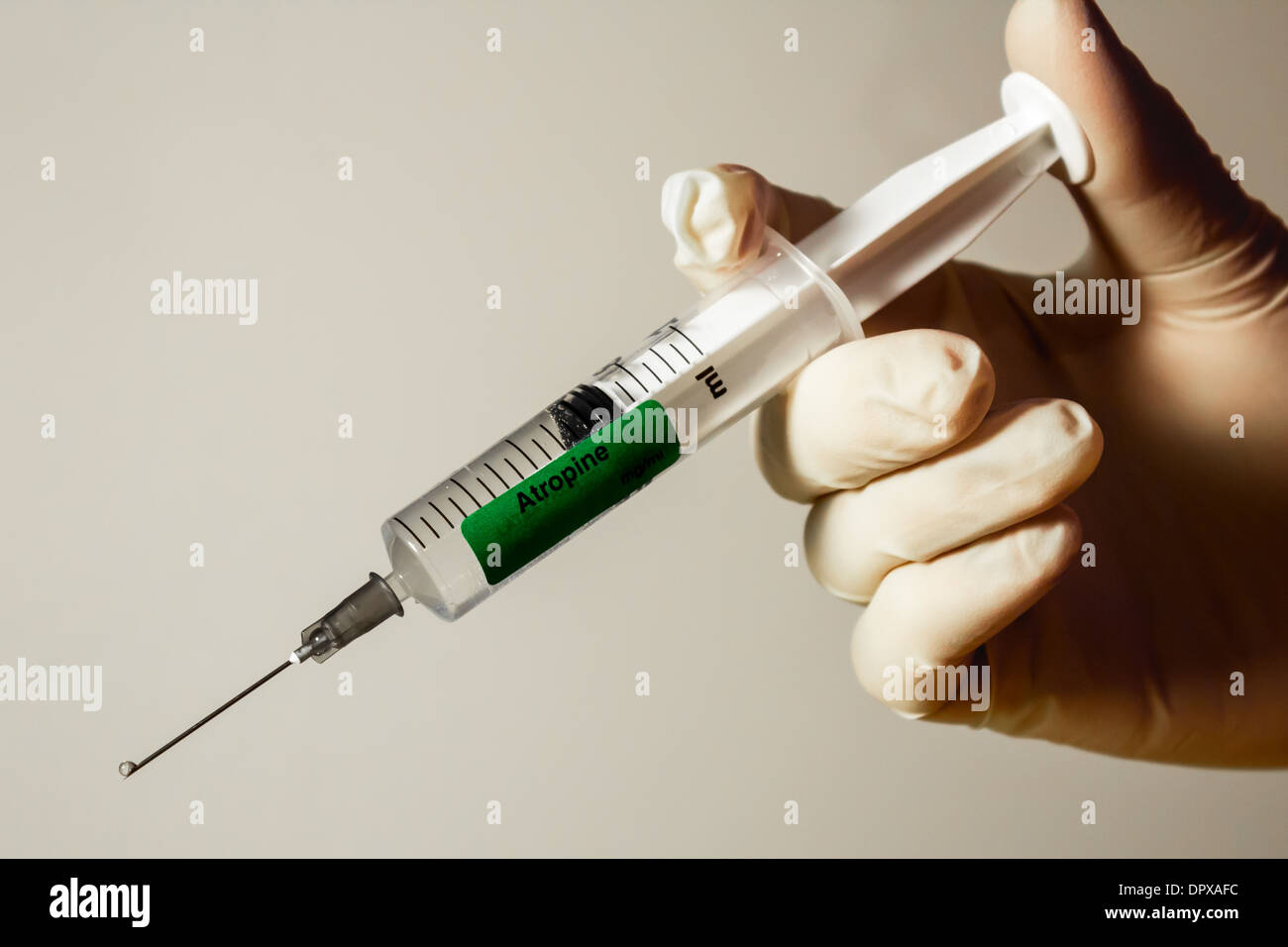 starting an injection from a syringe Stock Photo Alamy