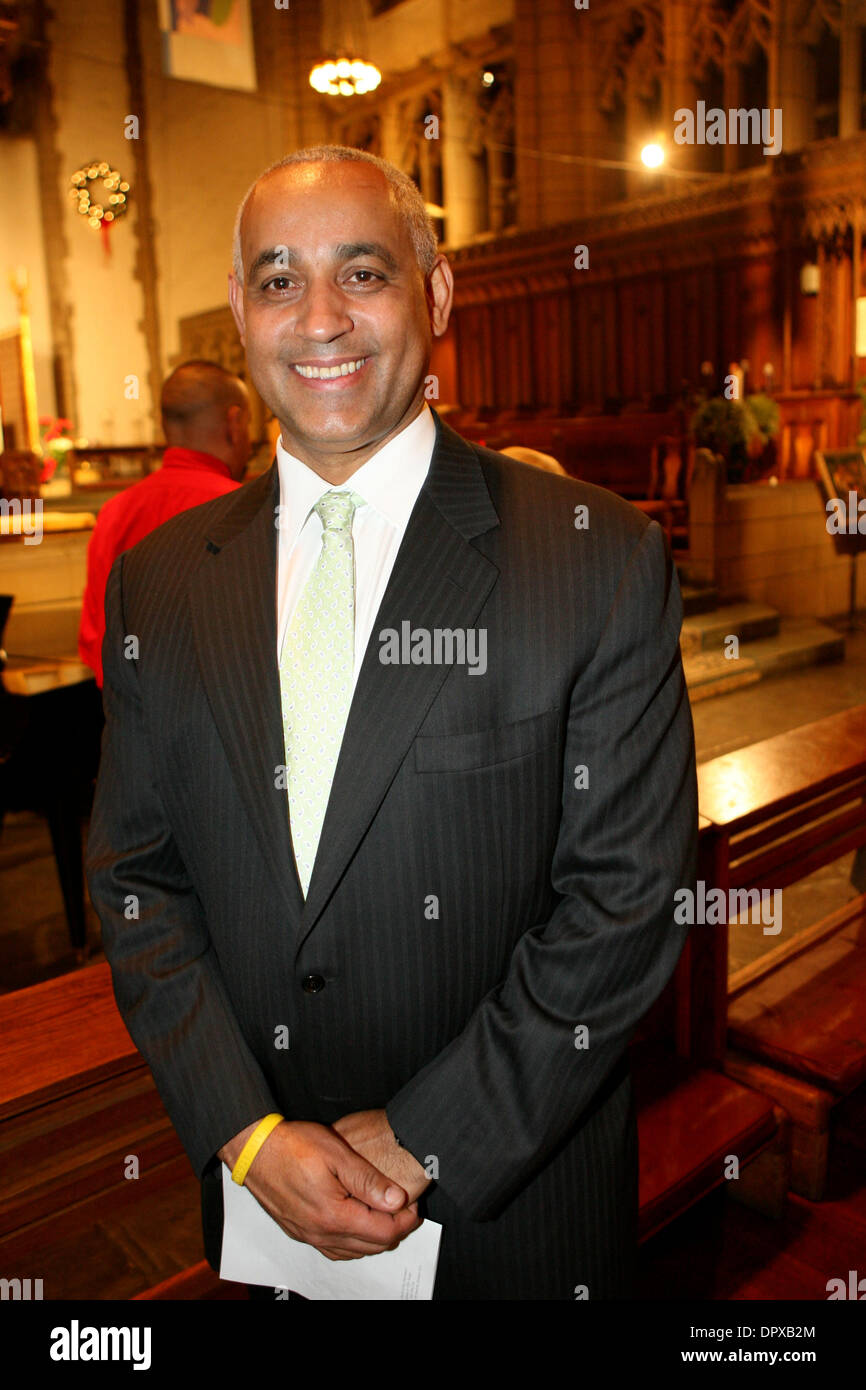 Dec 22, 2008 - Manhattan, N.Y, USA - General manager of the NY Mets OMAR MINAYA gathered with kids at the 97th Annual Reading of Clement Clarke Moore's 'Twas the Night Before Christmas' at the Church of Intercession on Broaway and West 155th. St. in Manhattan. (Credit Image: © Mariela Lombard/ZUMA Press) RESTRICTIONS: * New York City Newspapers Rights OUT * Stock Photo