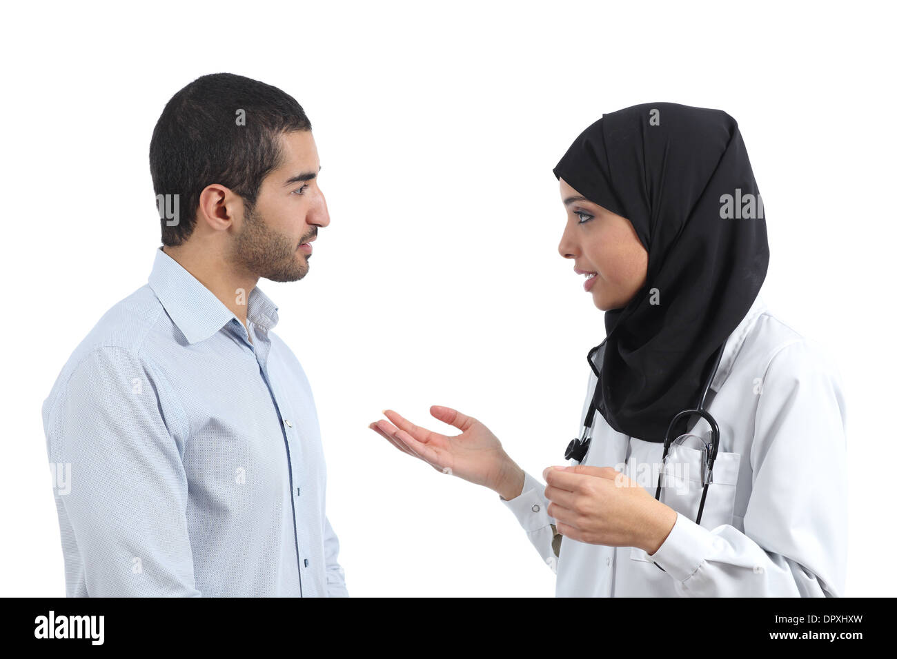 Врачи мусульмане. Арабский врач. Пациент и врач в арабских Эмиратах. Врач мусульманин. Врачи арабки.