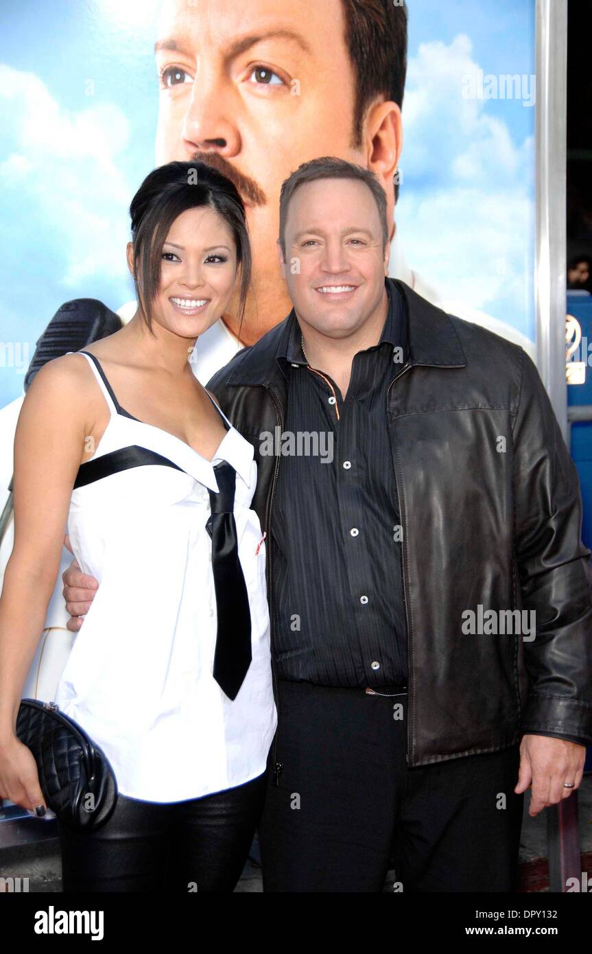 Steffiana De La Cruz and Kevin James during the premiere of the new movie from Columbia Pictures, Paul Blart: Mall Cop held at the Mann Village Theatre, on January 10, 2009, in Los Angeles..Photo: Michael Germana  Globe Photos.K60790MGE (Credit Image: © Michael Germana/Globe Photos/ZUMAPRESS.com) Stock Photo