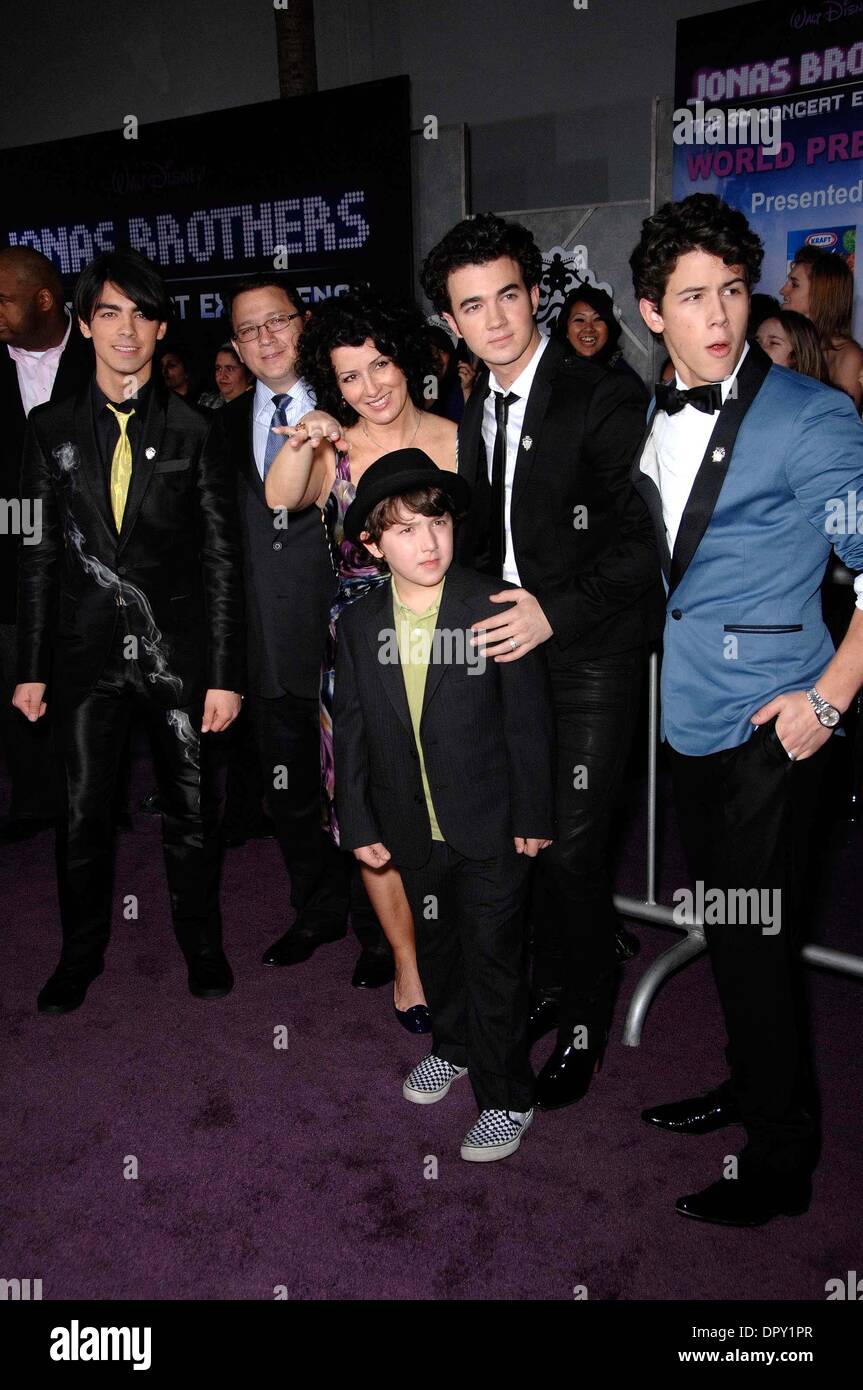 Joe Jonas, Kevin Jonas Sr., Denise Jonas, Frankie Jonas, Kevin Jonas