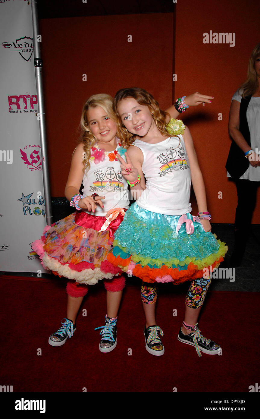 EMILY GRACE REAVES and NOAH CYRUS during the Celebrity Launch of the  Rainbow and Lollipop Foundation, held at Universal Citywalk, on May 2,  2009, in Los Angeles..Photo: Michael Germana / Superstar Images -, image size:863x1390