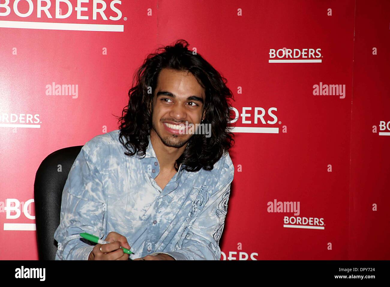 SANJAYA MALAKAR OF AMERICAN IDOL PRESENTS HIS MOTHER WITH BIRTHDAY