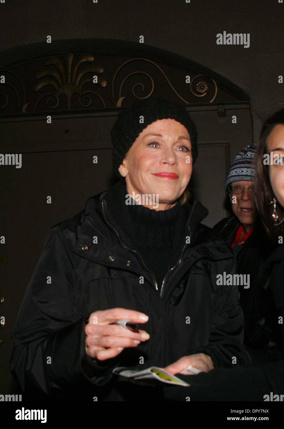 K61594RM.Actors and audience members exit a performance of ''33 VARIATIONS''.Eugene O'neil  Theatre New York City 03-12-2009.Photos by Rick Mackler-Rangefinder-Globe Photos Inc,Â©2009.JANE FONDA (Credit Image: © Rick Mackler/Globe Photos/ZUMAPRESS.com) Stock Photo