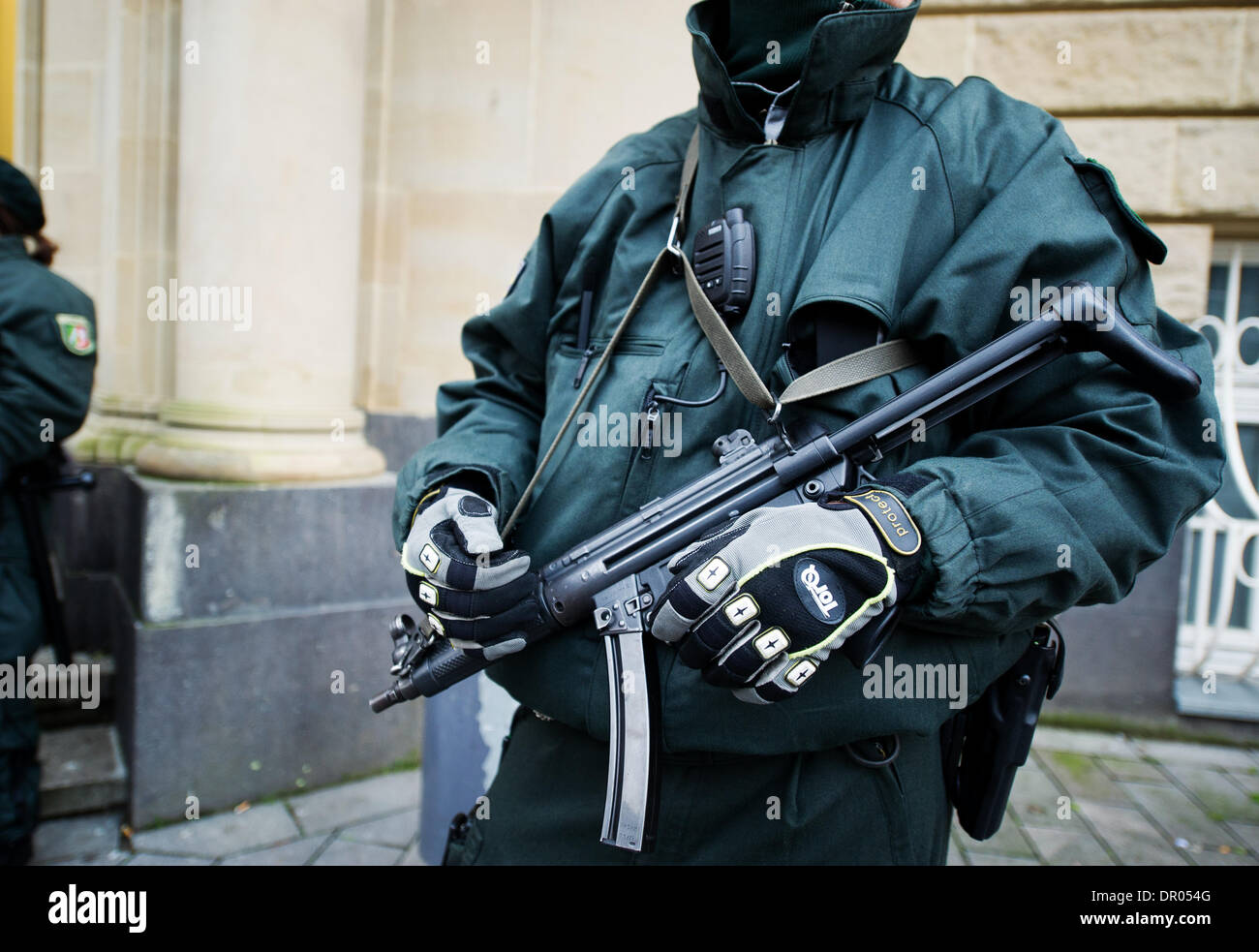Police officer stands outside hi-res stock photography and images - Alamy
