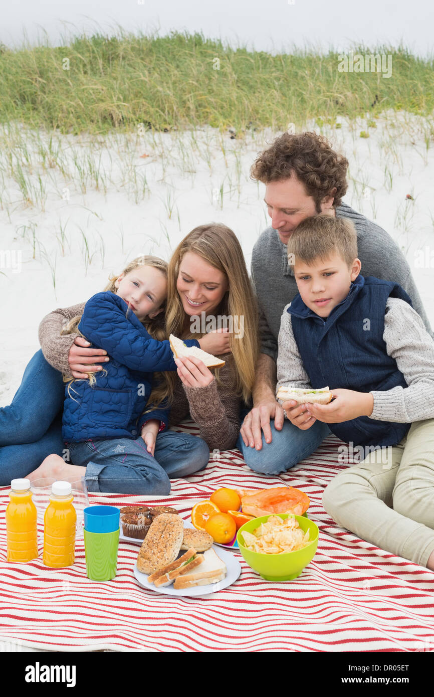 Food beach family hi-res stock photography and images - Alamy