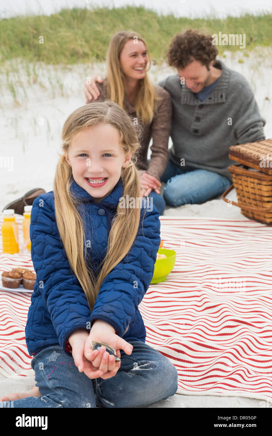 Family beach picnic lifestyle hi-res stock photography and images - Alamy