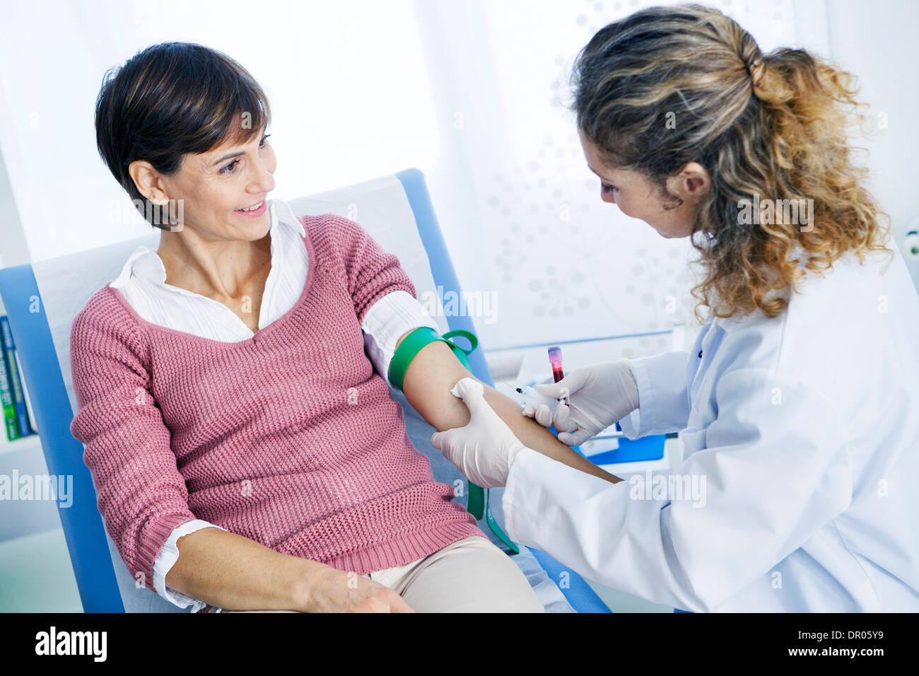 BLOOD SPECIMEN IN A WOMAN Stock Photo Alamy