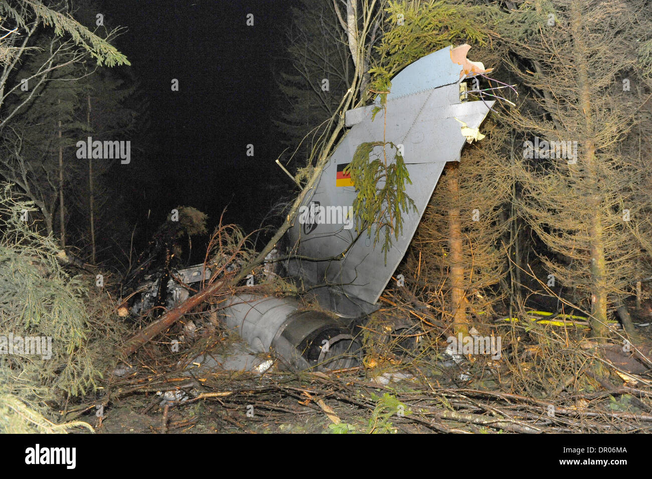 Kaisersesch, Germany. 16th Jan, 2014. Debris from the crash of a German Air Force Tornado fighter jet near Autobahn A48 near Kaisersesch, Germany, 16 January 2014. The pilot and copilot were able to eject before the plane crashed. Photo: Thomas Frey/dpa/Alamy Live News Stock Photo