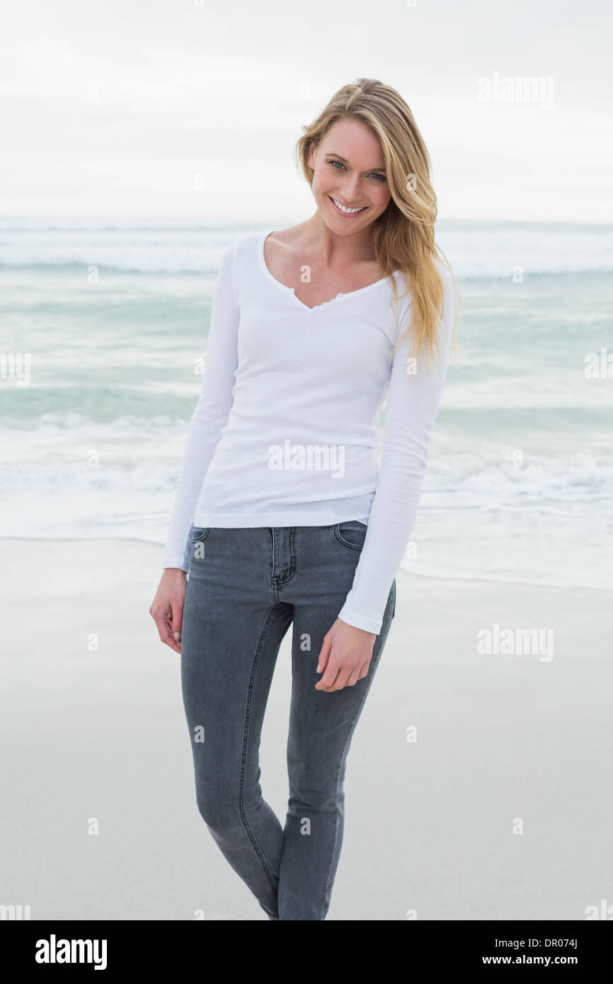 Beautiful woman posing beach hi-res stock photography and images - Alamy