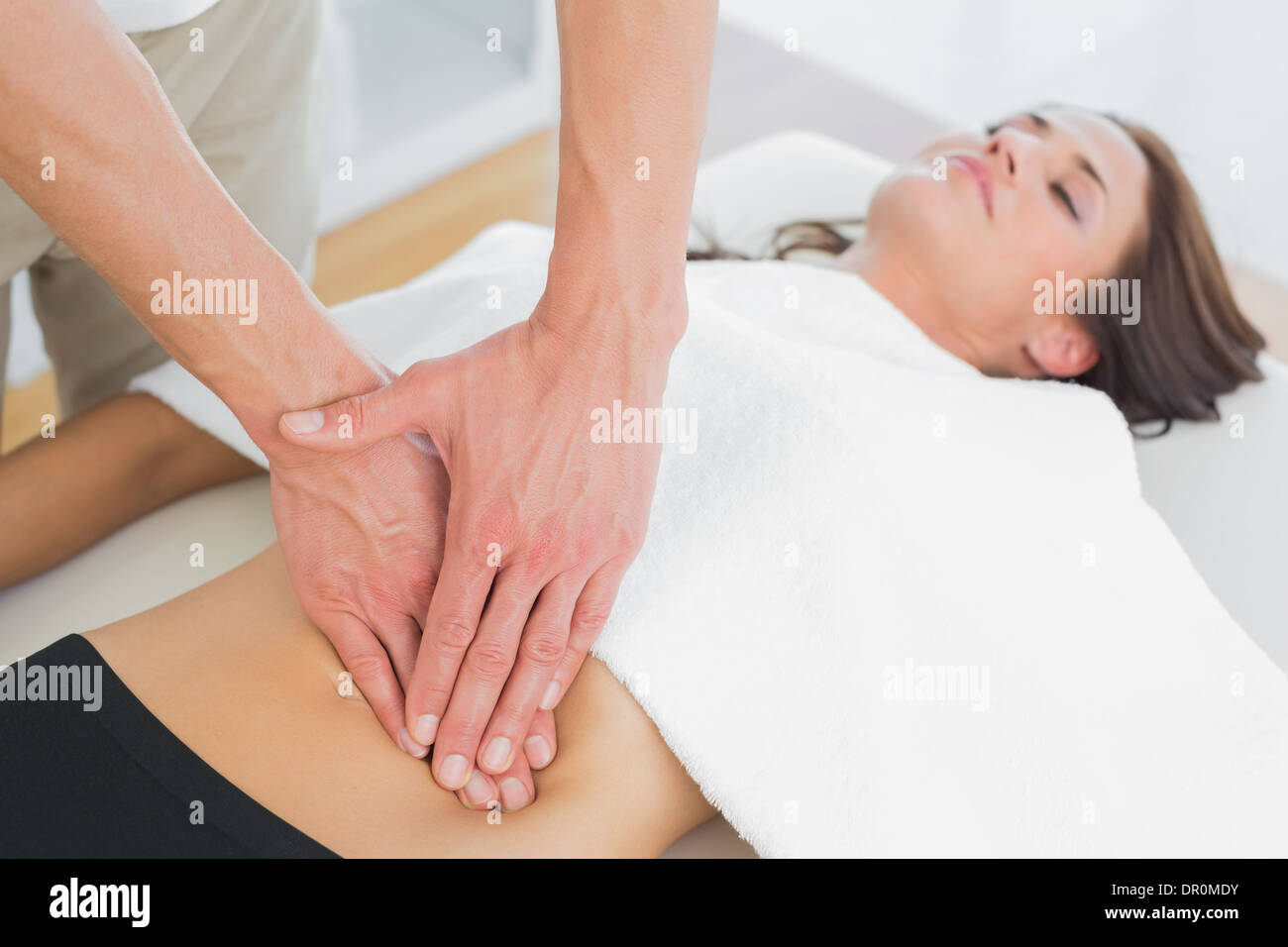 Пять точек при колон массаже. Фокин 15 классический гигиенический массаж. Точки колон массажа. Скелетотопия слепой кишки. Колон массаж точки 5.