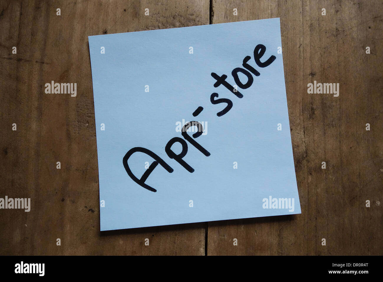 Post it memo on wooden table, App Store Stock Photo