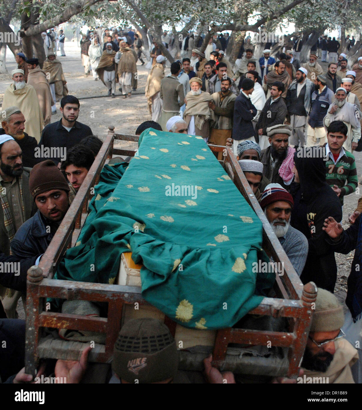 Peshawar. 17th Jan, 2014. People attend funeral ceremony of Thursday's