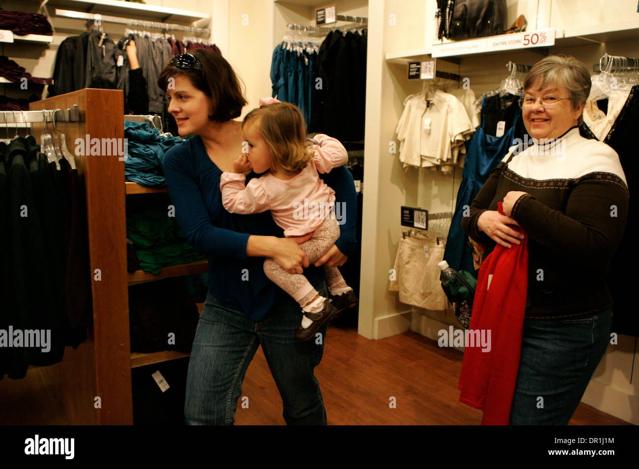 November 28, 2008 San Diego, CA SUZANNE LITZENBERG holds her daughter