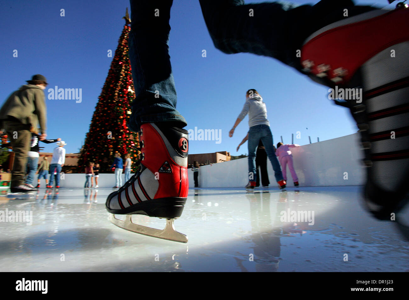NOVEMBER 29, 2008, ALPINE, CALIFORNIA, USA ................. Skaters at the  Viejas Outlet Center's outdoor holiday ice rink make their way around the  rink during a sunny afternoon. ...........................................  MANDATORY CREDIT SAN DIEGO