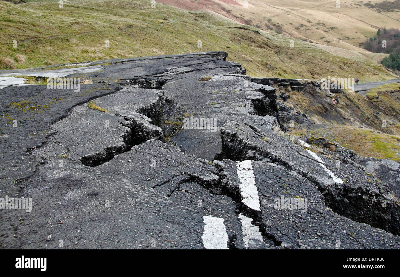 Landslide On East Face Of Mam Tor A Geologically Unstable Former landslide-on-east-face-of-mam-tor-a-geologically-unstable-former