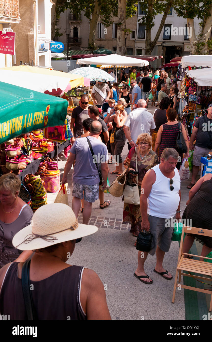 Busy Saturday outdoor Market in Gignac, Hérault, Languedoc Roussillon, France Stock Photo