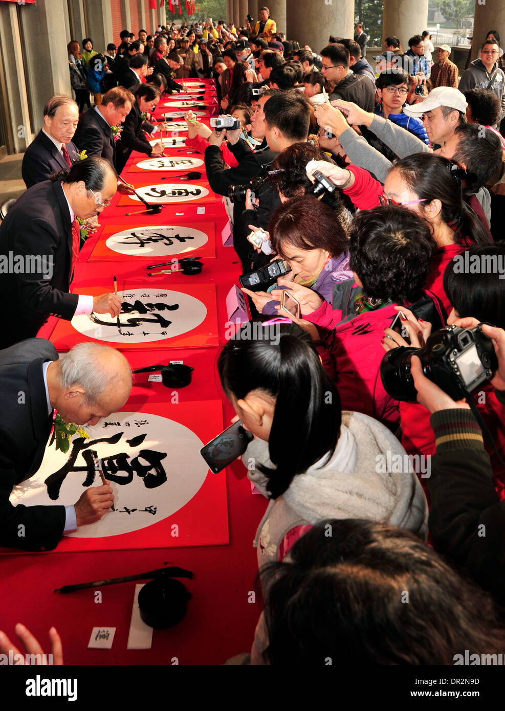 Taipei, China's Taiwan. 18th Jan, 2014. Calligraphy artists create handwriting works during a