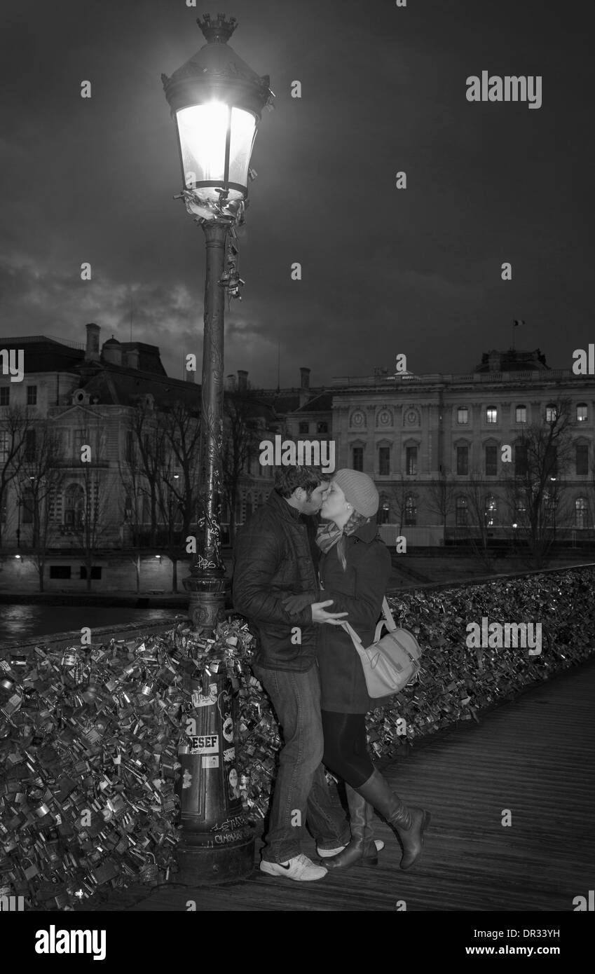 Couple kissing Black and White Stock Photos & Images Alamy