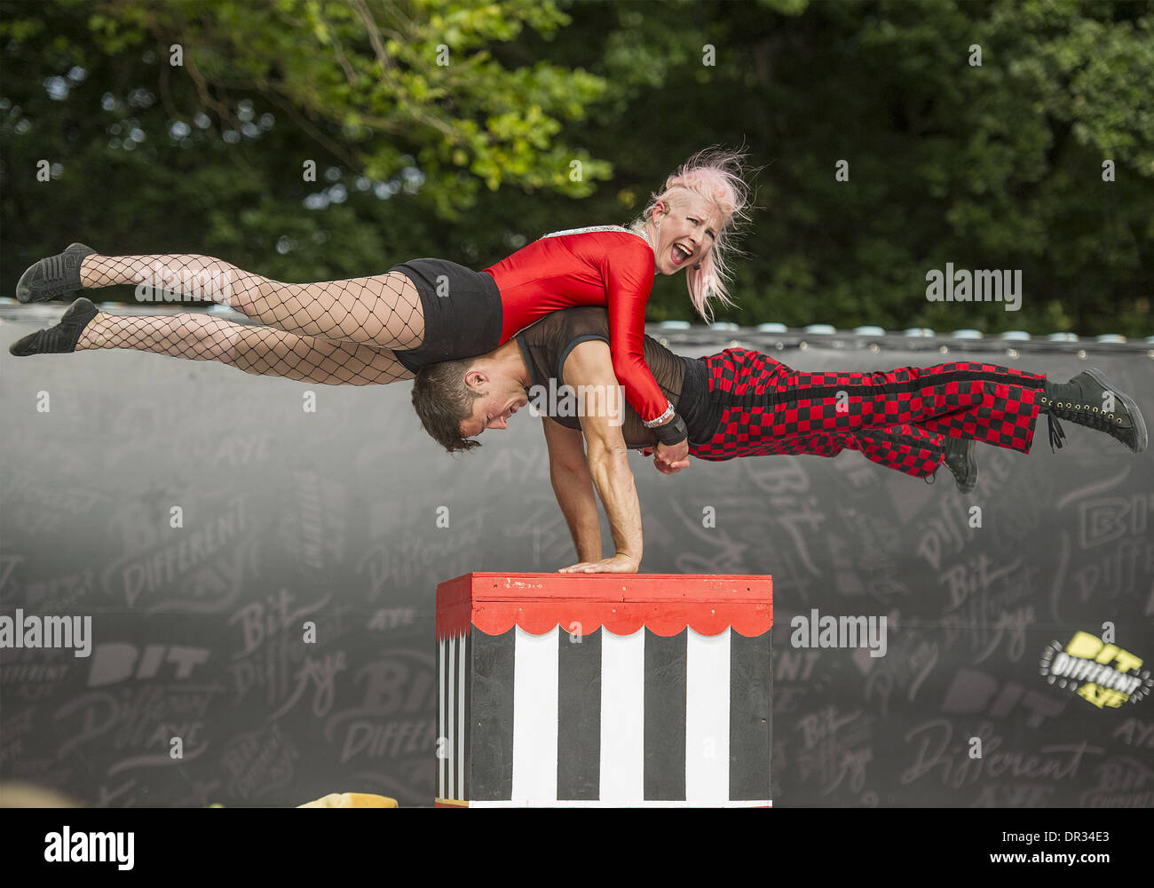 Stage two acrobats hi-res stock photography and images - Alamy