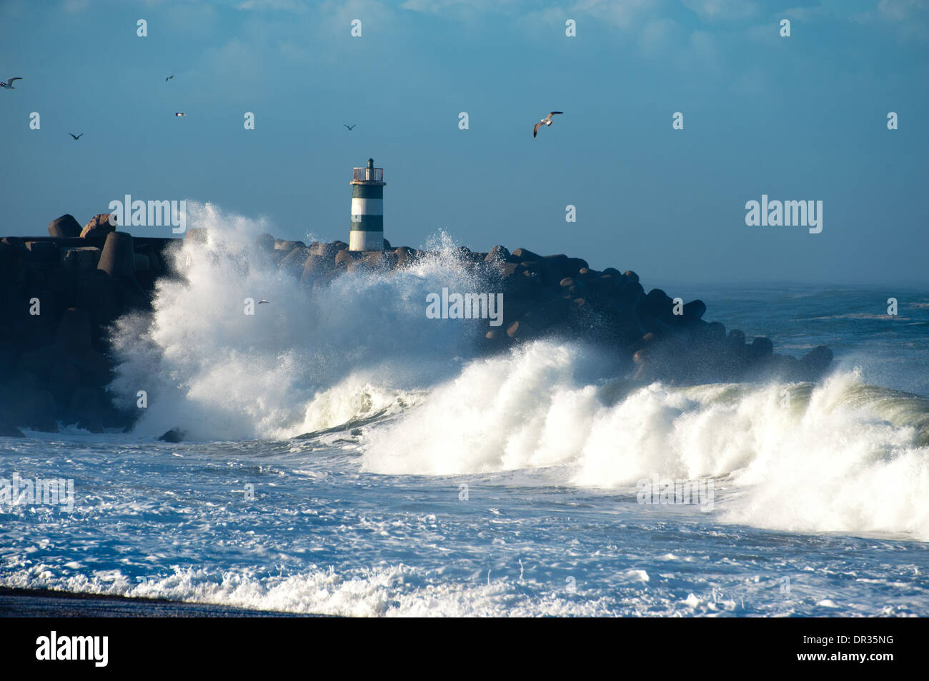 Beautiful waves hi-res stock photography and images - Alamy